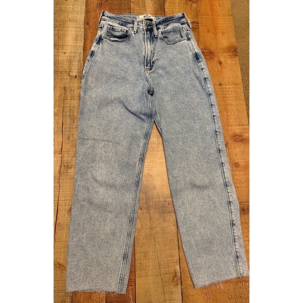 1 Regular 26 Waist Hollister Jeans Light Wash Curvy Ultra High Rise